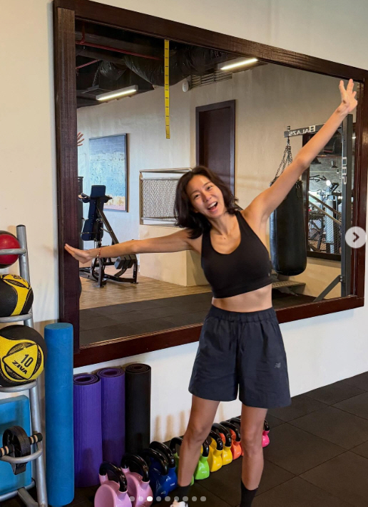 유이, '원조 꿀벅지' 위에 새겨진 타투…의미심장한 '추억'