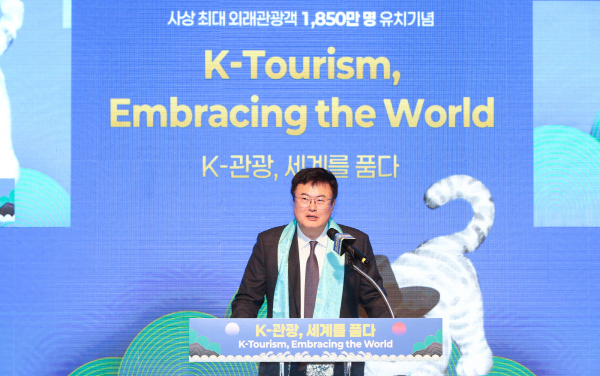 '1870만' 올해 외래관광객 역대 최다…김민석 국무총리 "선진 관광 국…