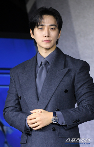 이준호, 잘 나간다..'태풍상사' 대박 찍고 '캐셔로' 공개→'대세'만 할 수 있다는 팝업까지 도전