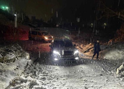 '쾅쾅' 부딪치고 눈길 고립…강원서 눈 피해 잇따라