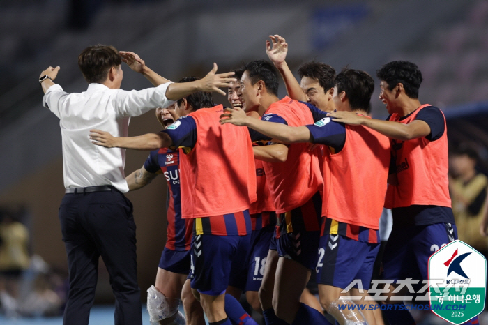 "함께한 시간에 감사"'샤프'김은중 감독,수원FC와 결별...계약종료 합…