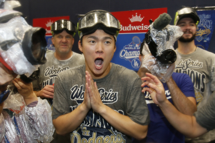 4758억이면 어때! 이런 투수 본적 있어? 모두를 놀래킨 파격…"역대 최고의 크리스마스 계약"