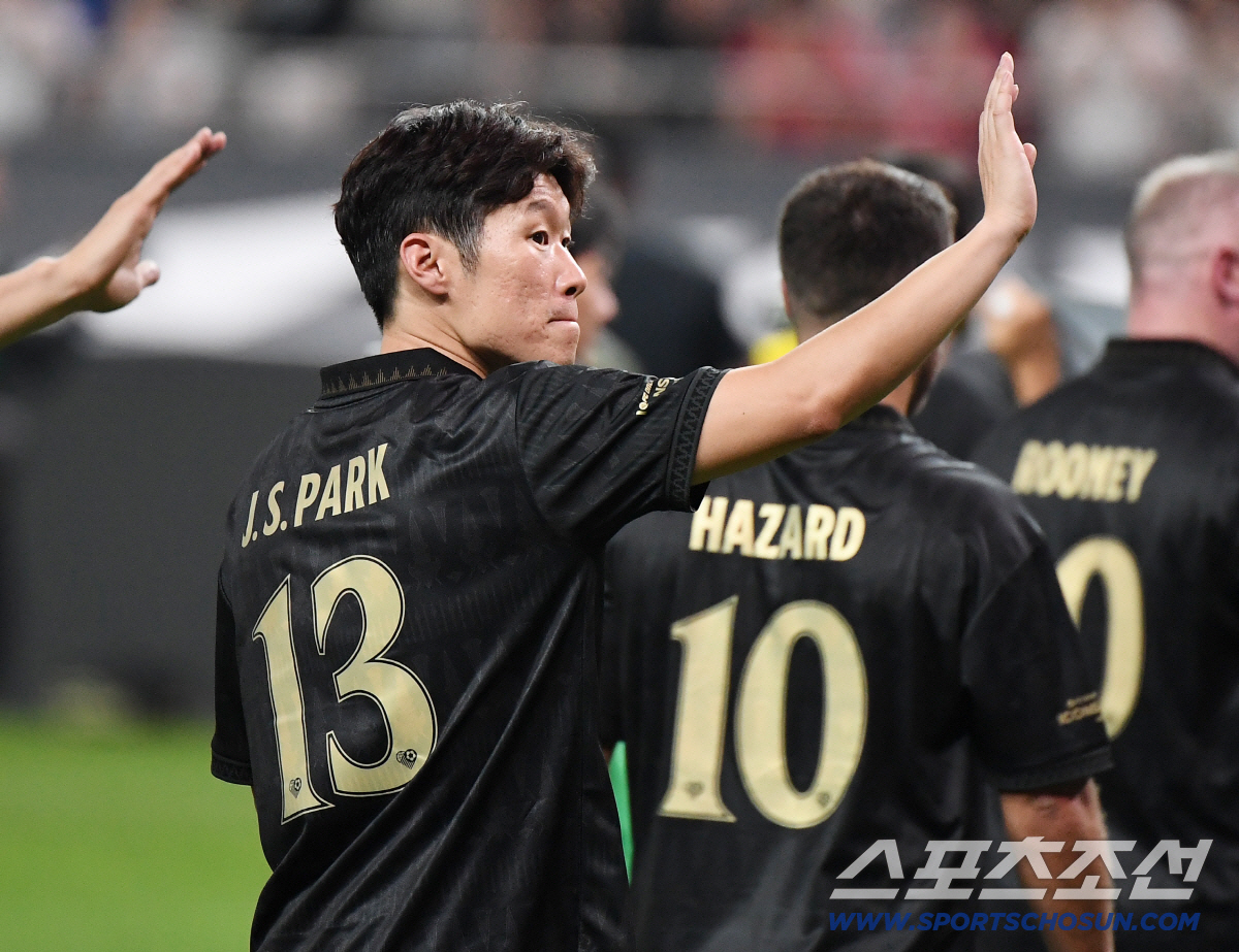 '역시 한국 GOAT' 박지성 초대박! EPL 역대 최고 미드필더 22위…