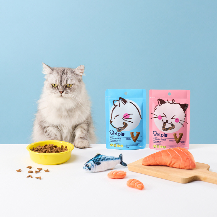 "까다로운 고양이 양치질 더 쉽게"…반려묘 전용 구강관리 스낵 '벳플 브이트릿' 2종 선보여