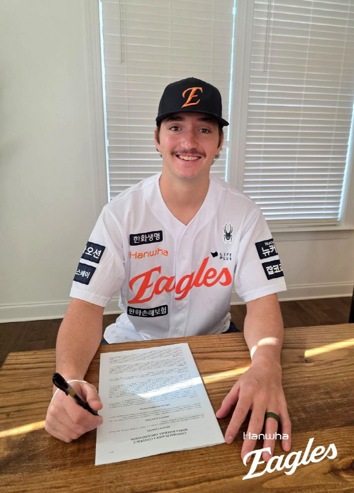 폰세-와이스 떠난 자리, 강속구 듀오로 채웠다…한화, '155㎞' 화이트 영입 