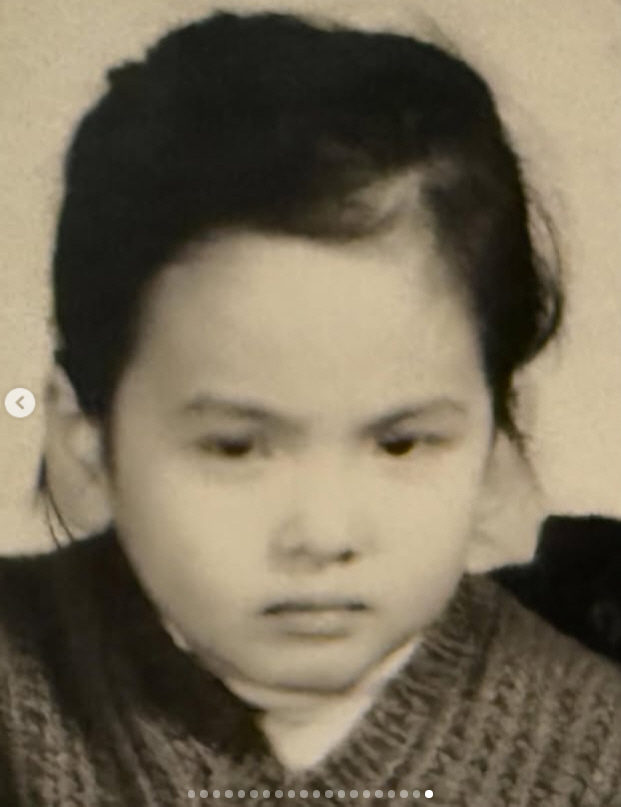 송혜교, 어린 시절 사진 꺼냈다…"이 얼굴로 자랄 수밖에"