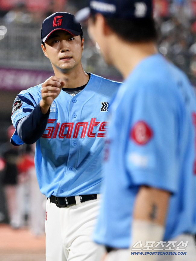 'ERA 7.67 → 1이닝 9실점' 봤는데 필승조? "사실상 올해가 프…