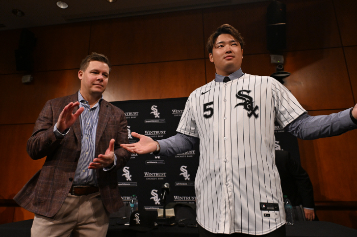 '괴물타자' 무라카미 왼쪽 손목에 저 시계는…스위스제 7억2000만원짜리 초고가 모델, 야마모토는 15억9000만원짜리 착용, 슈퍼스타 자존감 살려주는 상징물인가[민창기의 일본야구]