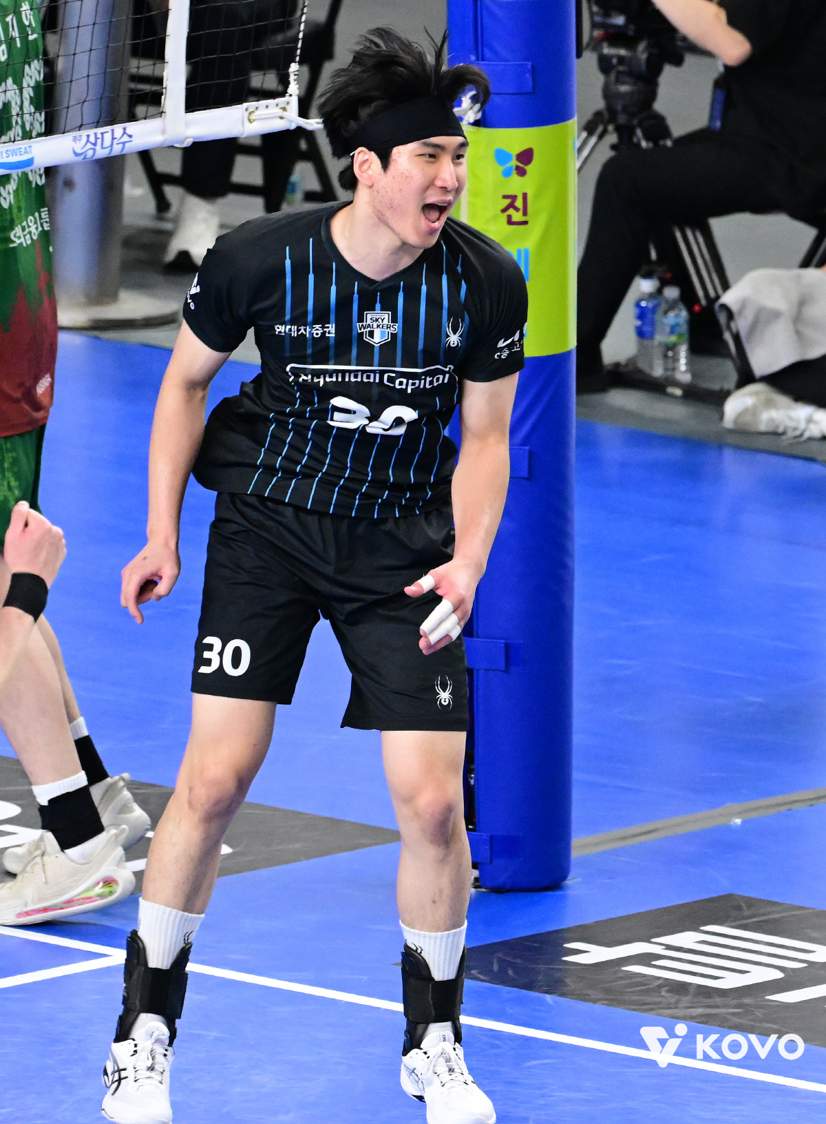 '크리스마스인데…' 또 싸워? 에이스 → 사령탑까지 휘말린 감정적 신경전…