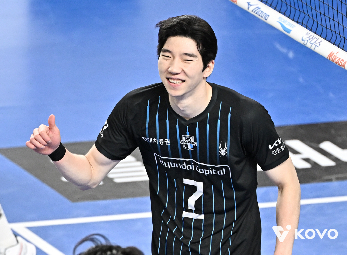 '크리스마스인데…' 또 싸워? 에이스 → 사령탑까지 휘말린 감정적 신경전…