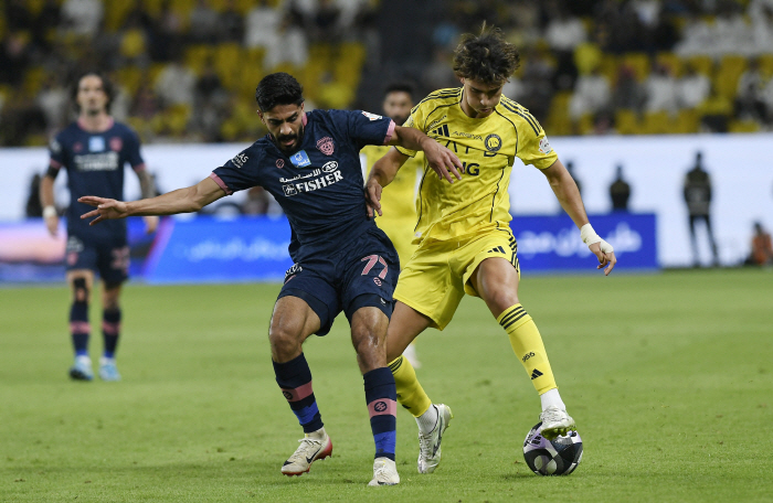 돈독 오른 호날두 역대급 망언 옳았나 "사우디, 포르투갈보다 낫다"...모두 망쳤던 최고 유망주 16골 5도움 완벽 부활 '일본도 화들짝'