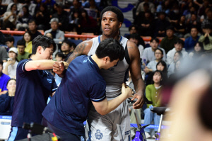 [공식발표]'심판 판정 불만'→'테크니컬 파울' 네이던 나이트…KBL, '비신사적인 행위' 50만원 제재금 부과