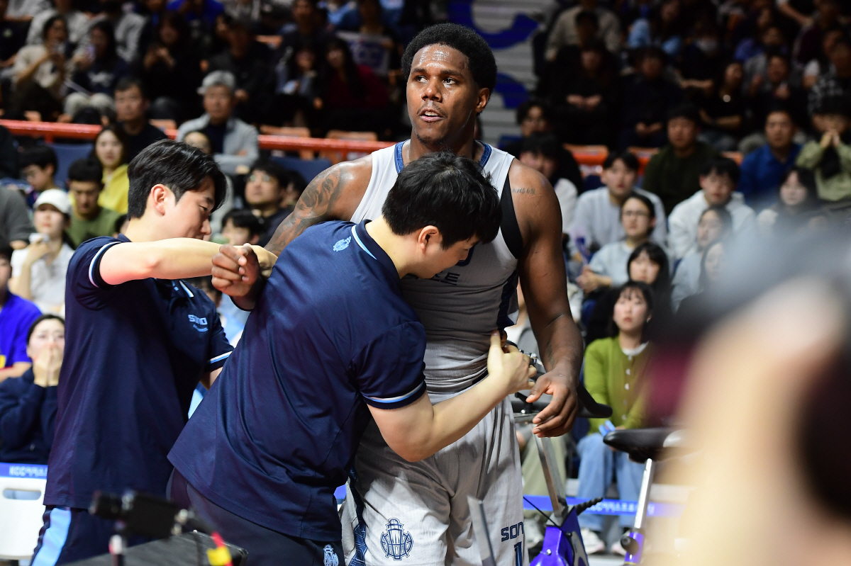 [공식발표]'심판 판정 불만'→'테크니컬 파울' 네이던 나이트…KBL, …