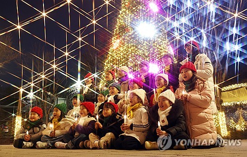 "성탄의 빛이 어둠 비추길"…오늘 전국 곳곳서 미사·예배
