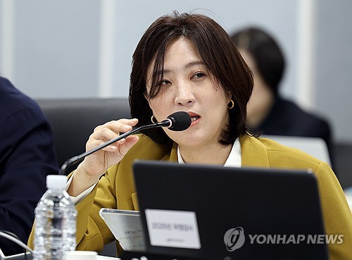 (전주=연합뉴스) 정경재 기자 = 국민의힘 최보윤 의원이 24일 국민연금공단에서 열린 국회 보건복지위원회 국정감사에서 질의하고 있다. 2025.10.24 jaya@yna.co.kr