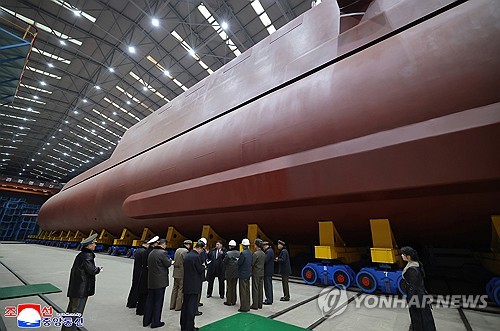 (평양 조선중앙통신=연합뉴스) 김정은 북한 국무위원장이 8천700t급 '핵동력 전략유도탄 잠수함 건조사업'을 현지에서 지도했다고 조선중앙통신이 25일 보도했다. 2025.12.25 [국내에서만 사용가능. 재배포 금지. For Use Only in the Republic of Korea. No Redistribution] nkphoto@yna.co.kr