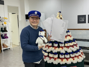 꿈꾸던 인형 안고 웃는 아이…'고마저씨'는 이 맛에 산다