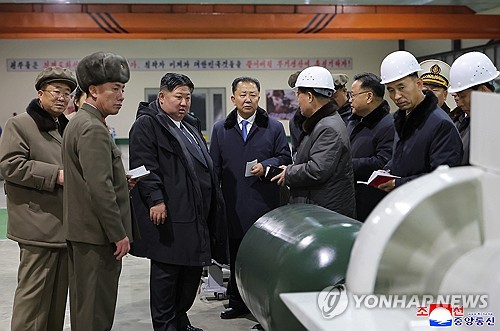 (평양 조선중앙통신=연합뉴스) 김정은 북한 국무위원장이 8천700t급 '핵동력 전략유도탄 잠수함 건조사업'을 현지에서 지도했다고 조선중앙통신이 25일 보도했다. 2025.12.25 [국내에서만 사용가능. 재배포 금지. For Use Only in the Republic of Korea. No Redistribution] nkphoto@yna.co.kr