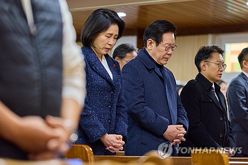 李대통령, 옛 지역구 계양서 예배…"교회다운 교회서 성탄 인사"