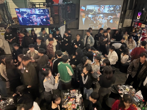 1대1 대신 100대100…'솔로파티'로 만남 즐기는 청년들