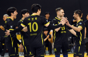 '2연승' 제대로 분위기 탔다…크리스마스 결전, 이벤트까지 마련됐다