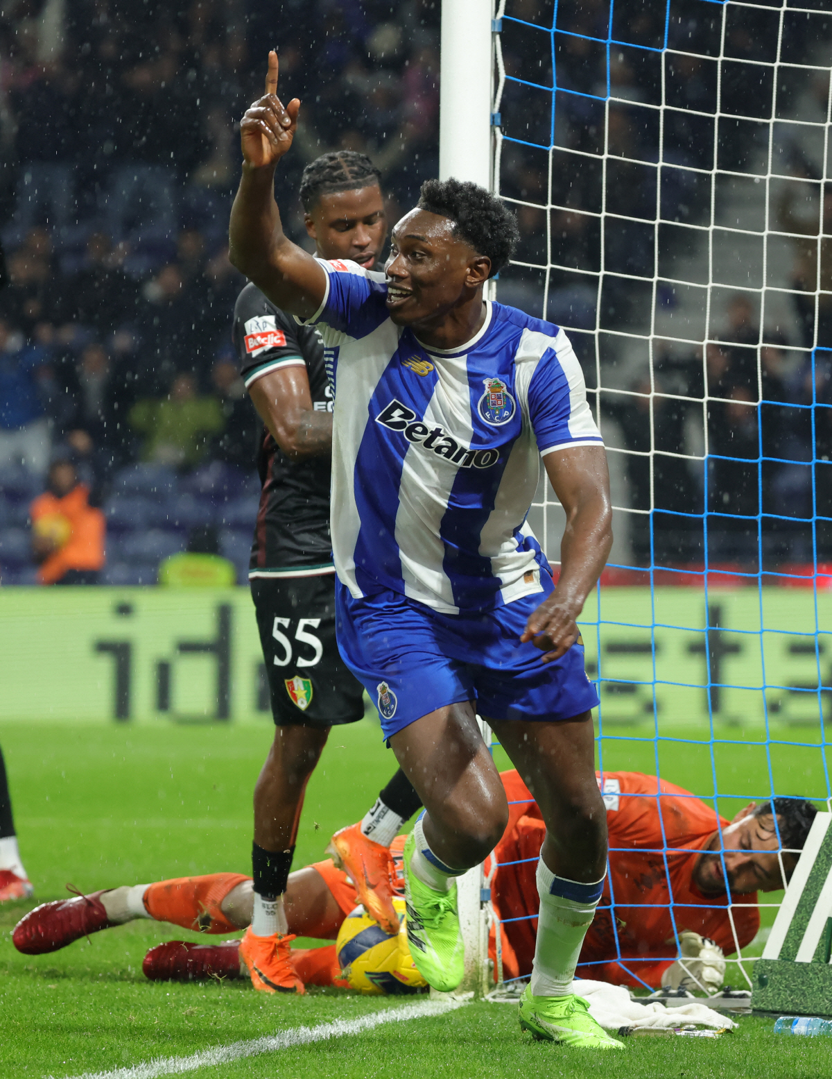 "돈 있으면 뭐해, 선수가 싫어하는데" 손흥민 떠난 토트넘 2930억 이…