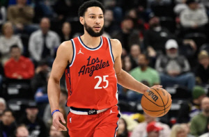 한때 르브론 후계자. 전체 1순위 신인왕. 3점 아킬레스건 폭망한 벤 시몬스. 프로낚시팀 구단주로 변신