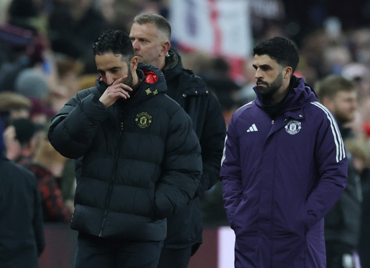 "제발, 완전 이적 시켜줘" '20년 인연' 맨유 꼴도 보기 싫은 '성골…