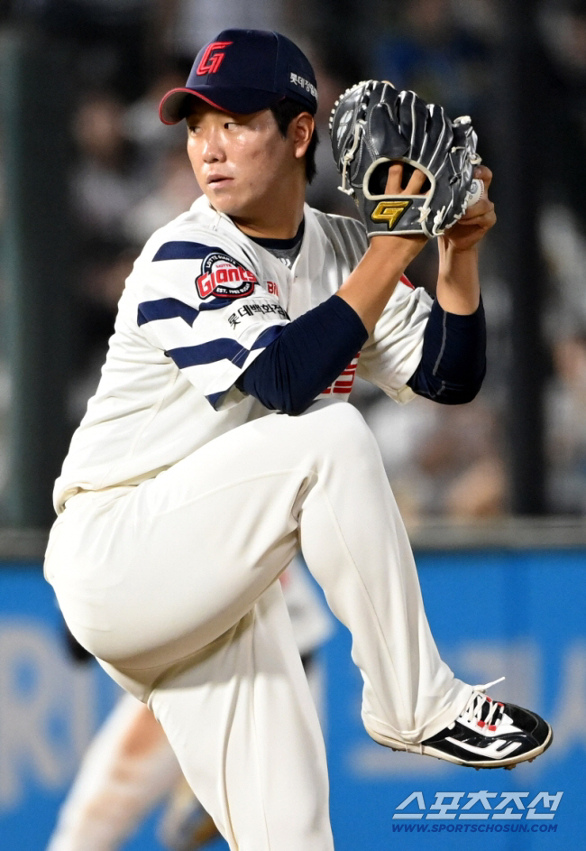 82경기+2연투+3연투 모두 리그 1위 → 혹사 아냐? 24세 영건 향한…