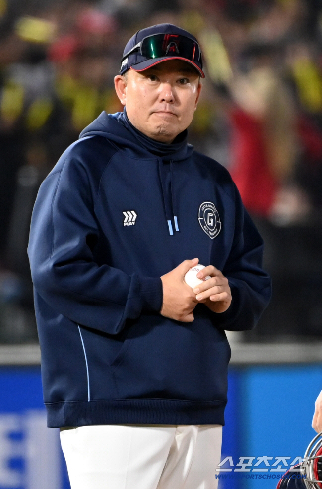 주형광 코치 떠난 롯데 마운드, 어떻게 재편될까? 동쪽에서 온 '투수 장…