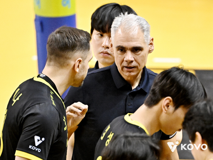 1위 상대로 승점 3점이라니…사령탑의 미소,