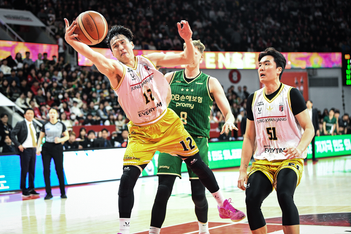 '성탄절에 복수하고 재뿌렸다' DB,정관장 4연승 저지…2라운드 21점차…