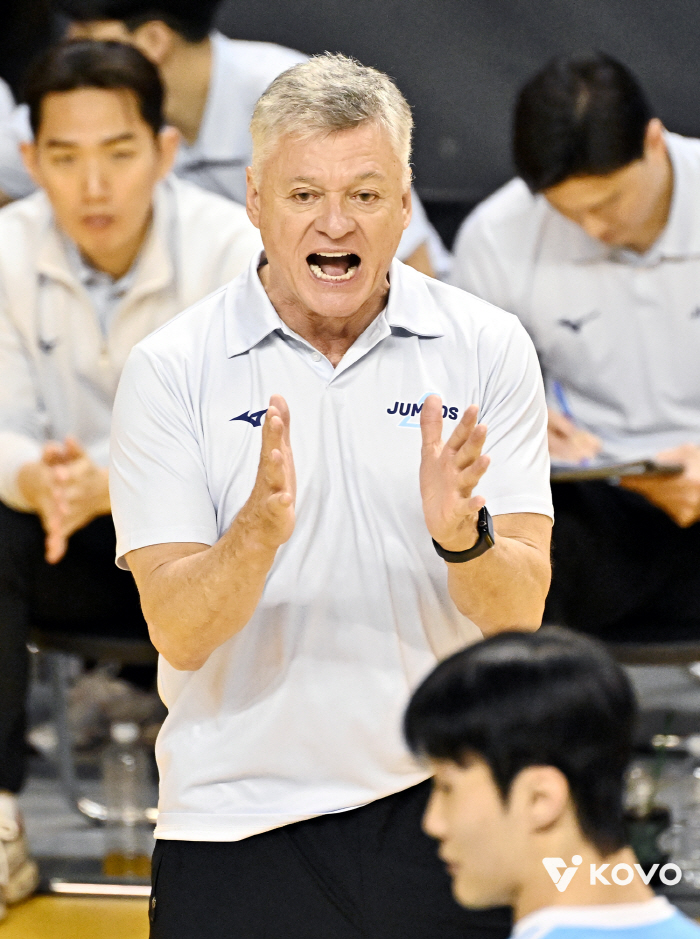 "걱정마! 점수 돌려줄테니"…동업자 정신을 원수로? 명장 품격 제대로, V리그에 던진 질문