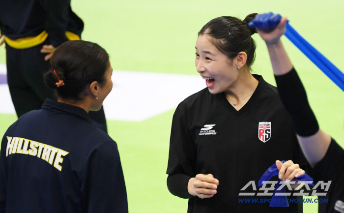 '김연경도 인정한 재능' 몽골소녀 인쿠시 성장기, 경기 전 활짝 웃은 이유는?