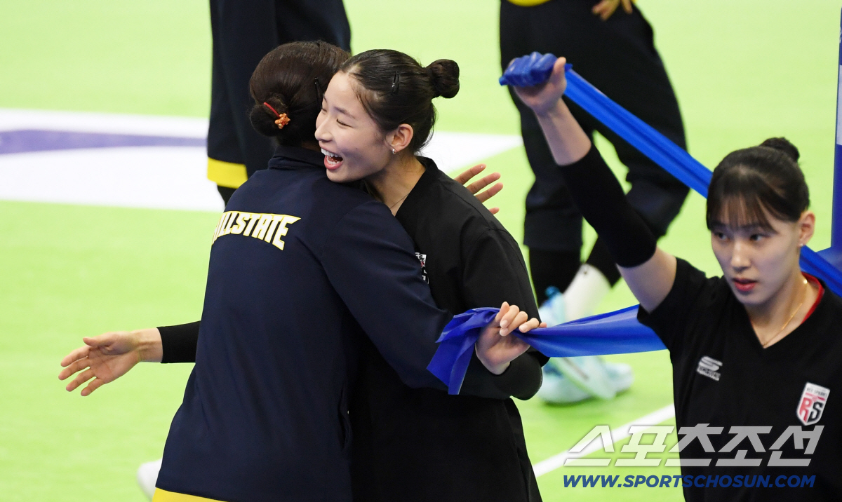 '김연경도 인정한 재능' 몽골소녀 인쿠시 성장기, 경기 전 활짝 웃은 이…
