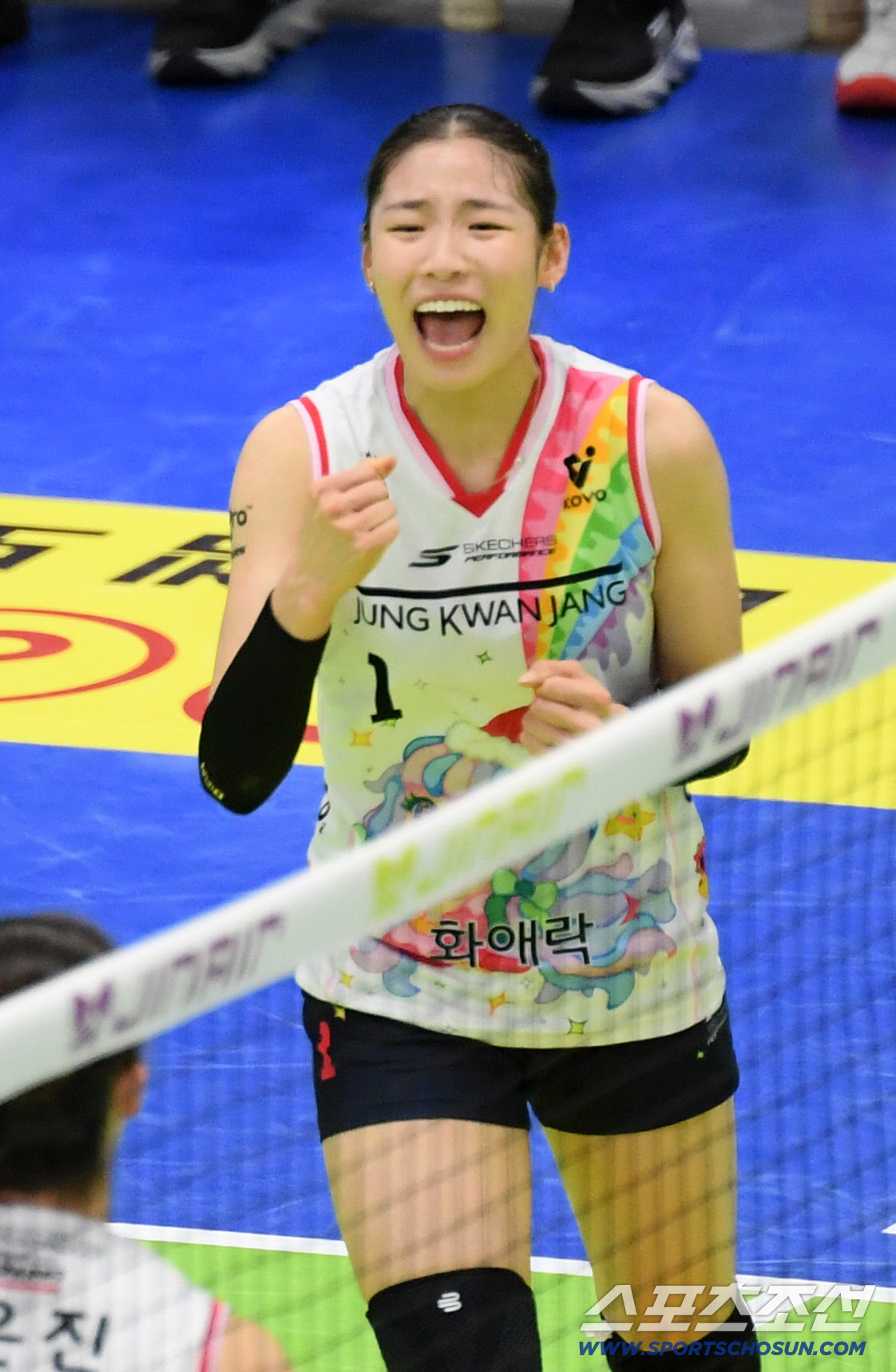 '김연경도 인정한 재능' 몽골소녀 인쿠시 성장기, 경기 전 활짝 웃은 이…