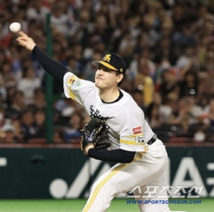 프로는 무조건 돈으로 움직인다는데 과연 그럴까, 6년 만에 친정팀 복귀 앞둔 2년 연속 다승왕 투수, 정말 더 좋은 조건을 마다했나[민창기의 일본야구]