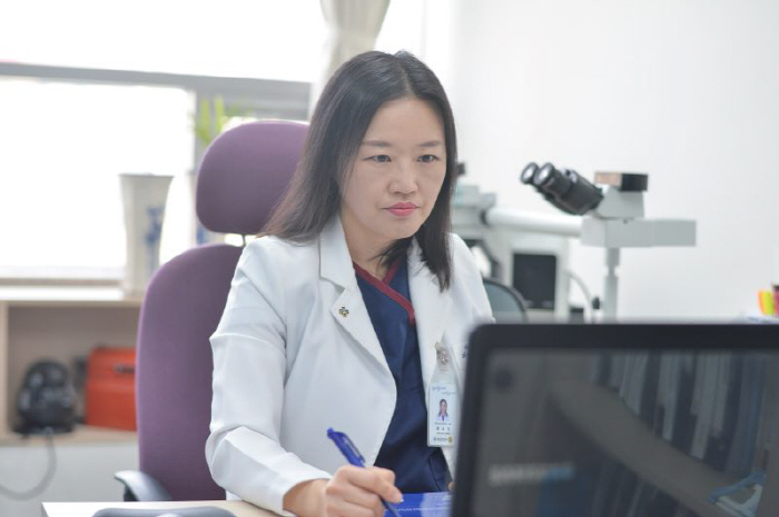 겨울철 호흡기 감염병 유행…PCR 검사와 신속항원검사 차이는?