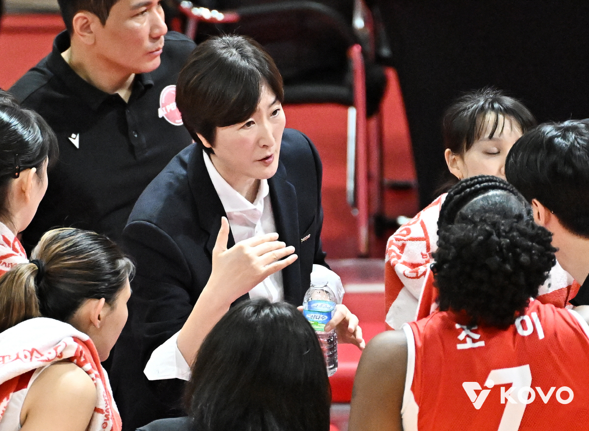 8연패 장소연 감독 "너무 간절" vs 뒤통수 뜨거운 1위 김종민 감독 …