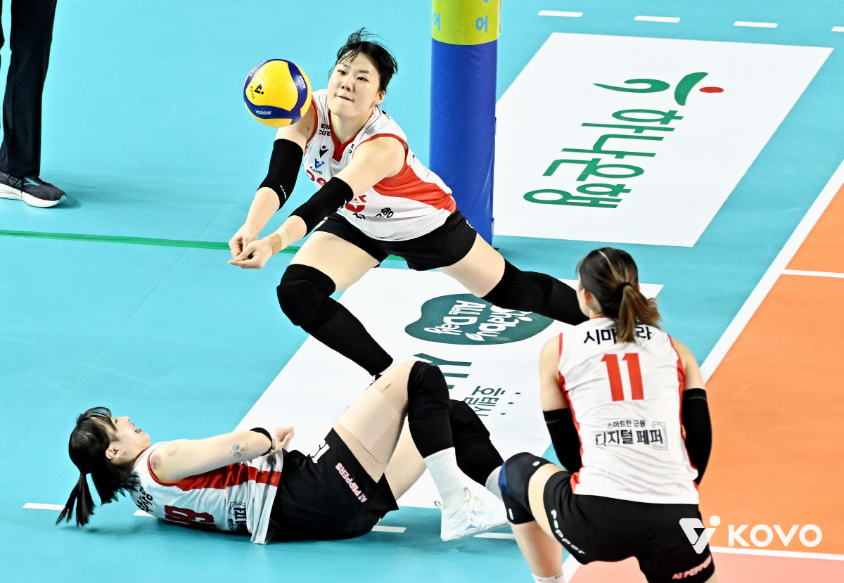 참담한 9연패 감독, 1분 만에 기자회견장 떠났다