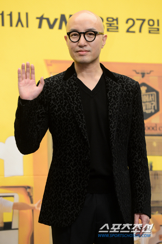 홍석천, 입양한 자녀 '왕따 걱정'에 학부모 행사 불참...