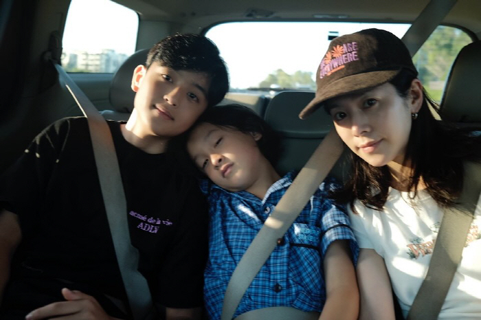 한지민, '180cm+훈훈' 비주얼 중3 조카 자랑 "많이 컸다" ('비…