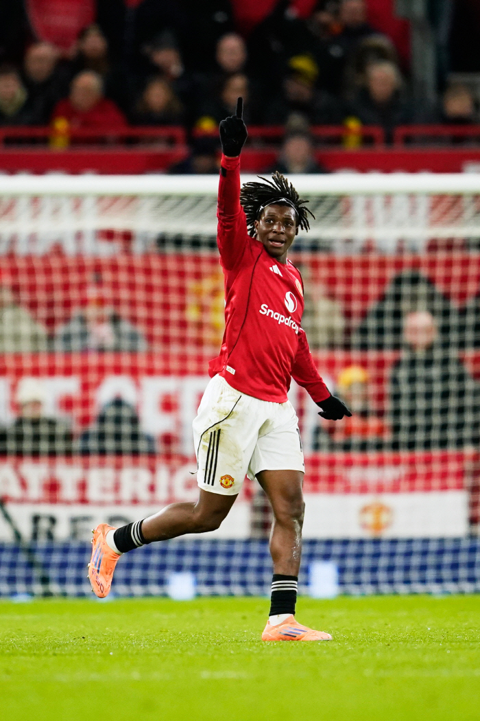 망신만 당하던 맨유. 기적같은 파란을 일으켰다. 맨유, 뉴캐슬에 1대0 승리. 도르구 결승골