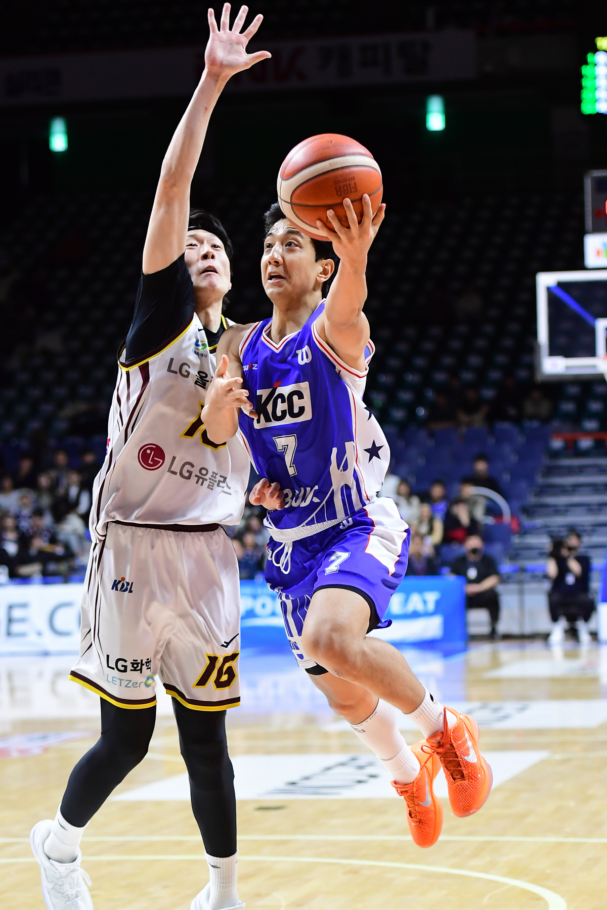 [류동혁의 이슈분석] 10전전승 'KCC 천적' LG. KCC 풀전력 가…