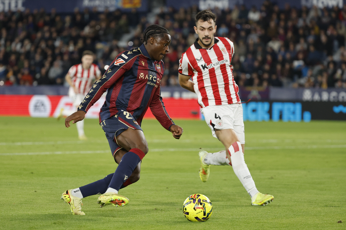 레반도프스키 대체자는 에타 에용!→네이션스컵 활약 분석 중…"유럽 최고 …