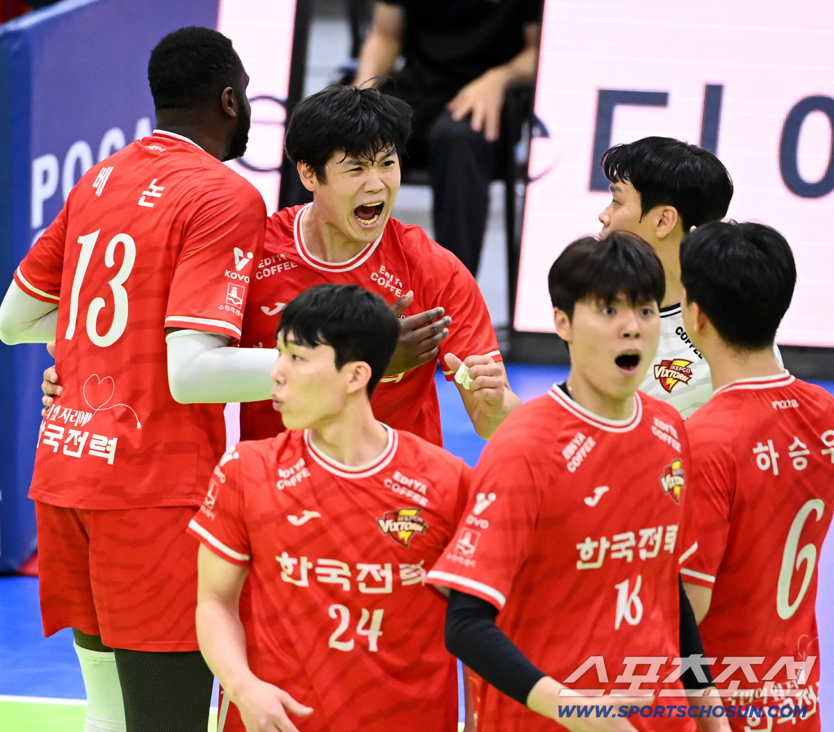 할배 듀오 맹활약 → 23세 박승수 해결사!…한국전력, '굼뜬' 현대캐피…