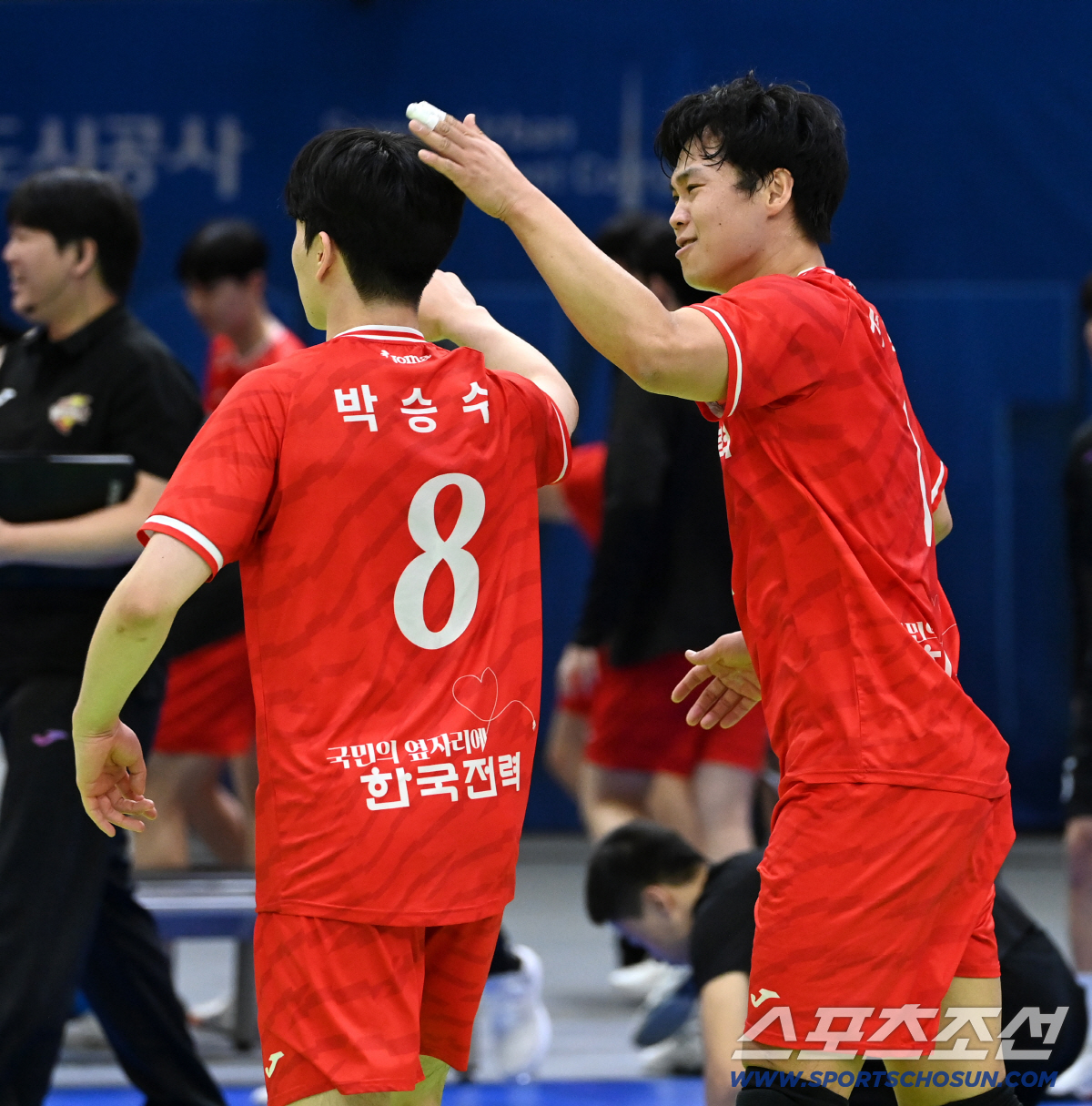 "완전히 다른 팀이 됐다" 적장도 놀란 젊은피 맹활약…'1위가 바로 저긴…