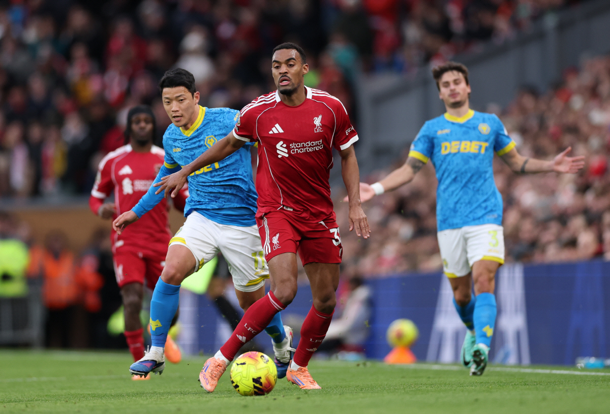 "드디어 터졌다" 2000억 사나이 비르츠 '데뷔골 폭탄돌리기' 황희찬팀…