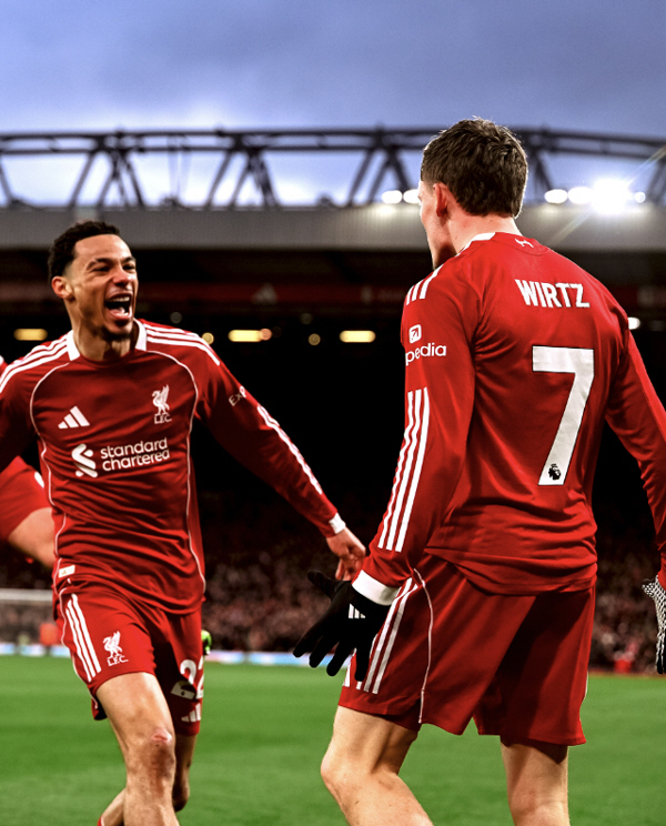 "드디어 터졌다" 2000억 사나이 비르츠 '데뷔골 폭탄돌리기' 황희찬팀…