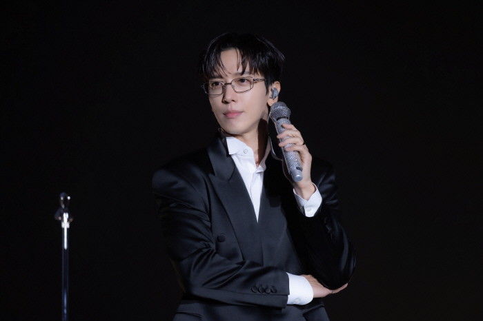 정용화, 솔로 10주년 기념 아시아 투어 성료…내년 1월 씨엔블루 컴백까지 기대